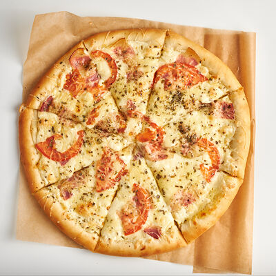 Пицца Карбонара в Pizza Wok по цене 758 ₽