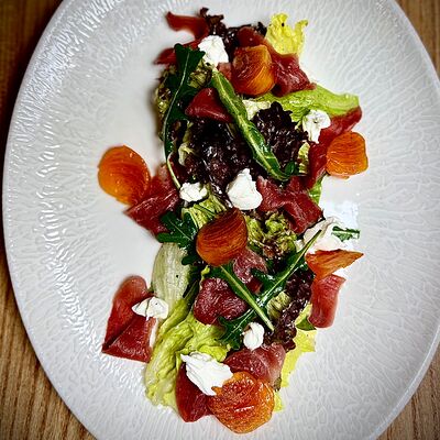 Салат с сыровяленой уткой в Сицилия бедда по цене 980 ₽