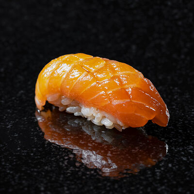 Суши Лосось в Kappou Hiroki Arakawa по цене 370 ₽