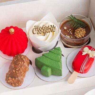 Набор из 6 десертов на Новый год в Мамин Cake по цене 2350 ₽