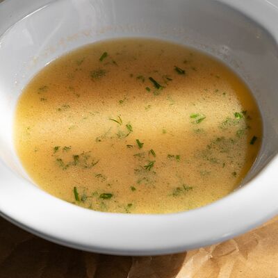 Рыбный суп с томатами и укропом в MR. CUP по цене 440 ₽