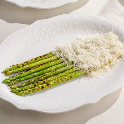 Спаржа на гриле с дрессингом из пармезана в Cristal по цене 1700 ₽