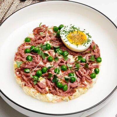 Оливье с ростбифом в Benedict breakfast & lounge по цене 450 ₽