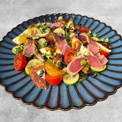 Салат с розывым тунцом в MaMa Mia по цене 643 ₽