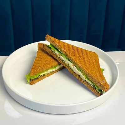 Сэндвич двойной Курица и песто в PRIMETIME по цене 380 ₽