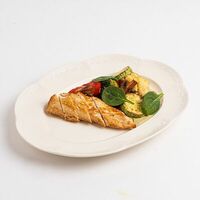 Куриная грудка с кремом из брокколи и жареными овощами в Британские Пекарни