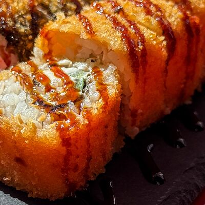 Ролл горячий Азияв Vanana cafe по цене 495 ₽