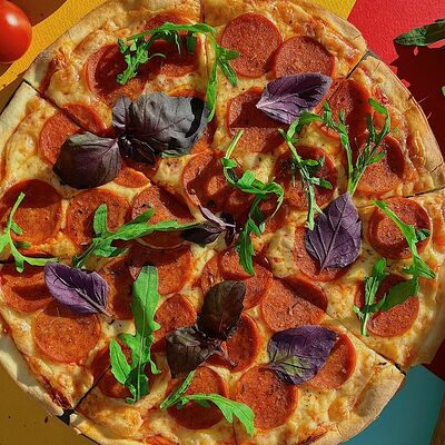 Пицца Пеперони в Kamareka по цене 360 ₽