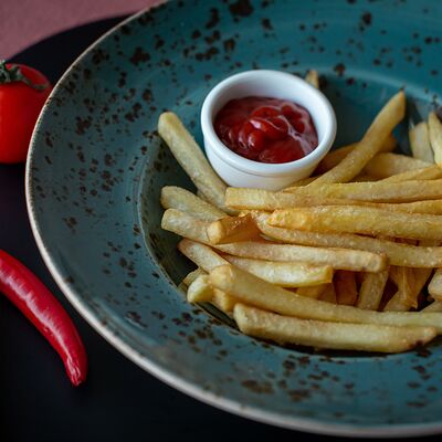 Картофель Фри с соусом в Фореста Фестиваль Парк по цене 280 ₽