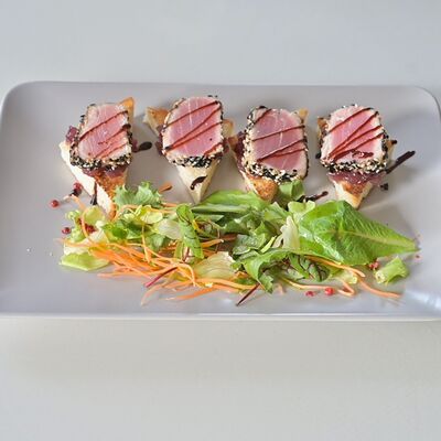 Тальята из тунца с луковым джемом в Bucho по цене 520 ₽