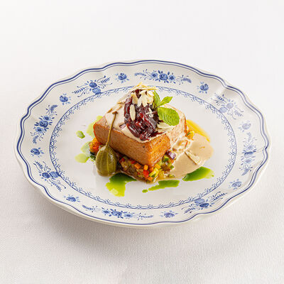 Филе тунца с овощной капонатой, карамелизированным луком и миндалем в La Scala Trattoria Ignazio по цене 45 р.