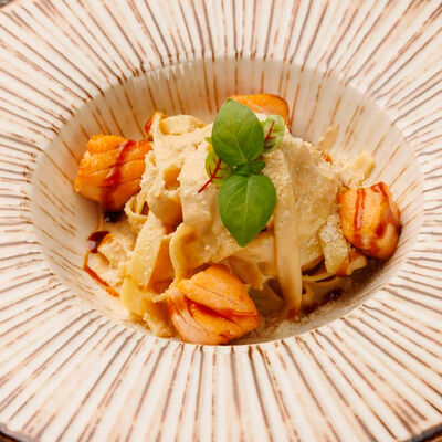 Фетучини с лососем в сливочном соусе териякив YUMMY по цене 1070 ₽