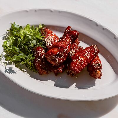 Куриные крылья в Brasserie lambic по цене 828 ₽