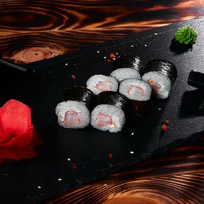Ролл с креветкой и сыром в Суши Cho по цене 399 ₽