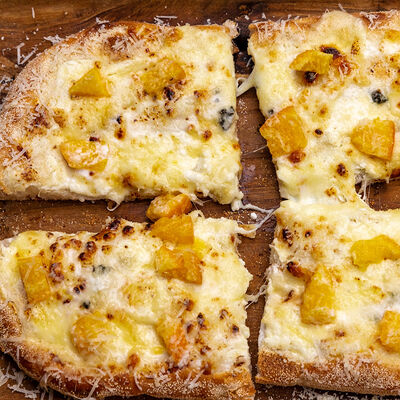 Пицца Моцарелла, горгонзола, пармезан, мандарины в Галки по цене 1300 ₽