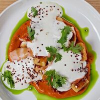 Жареный кальмар с кремом из перца и пармезаном в Wine Сonnection