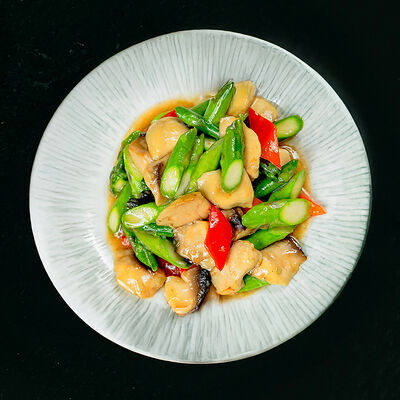 Карп с овощами в устричном соусе в Mr. Lee по цене 2800 ₽