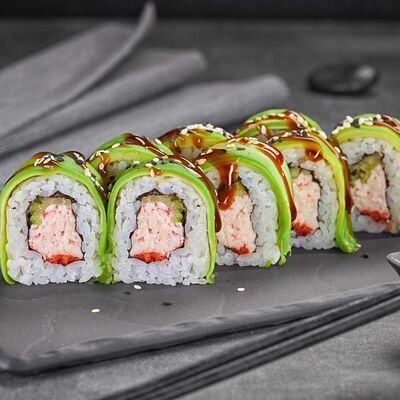 Дракон с авокадо в Суши Мастер по цене 339 ₽