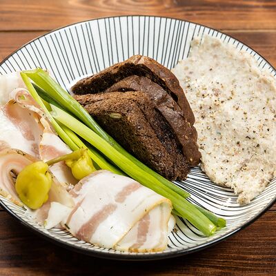 Два вида сала с зерновым хлебом в Трактир Колесо по цене 566 ₽