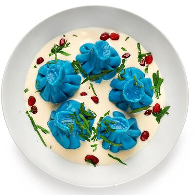 Хинкали с кальмаром и креветкой в белом соусе в Хинкали и Вино по цене 560 ₽