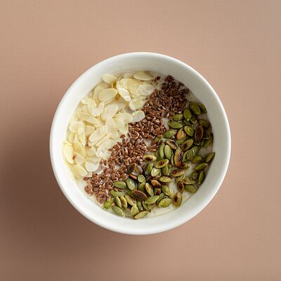 Овсяная каша с семенами и мёдом в Coffeeshop Company по цене 350 ₽