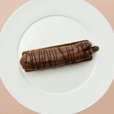 Эклер шоколадныйв Романовская пекарня по цене 300 ₽