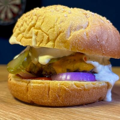 Чизбургер от Geografia в Geografia по цене 465 ₽