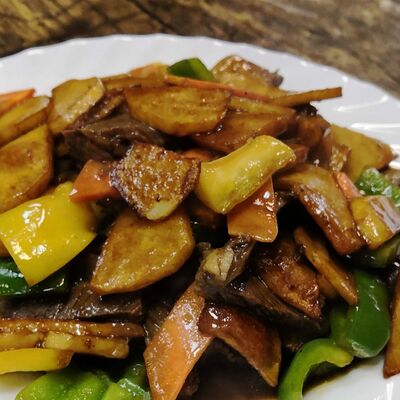 Жареный картофель с говядиной в Момо по цене 740