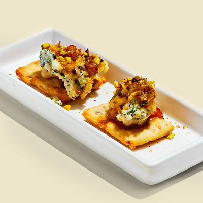 Чикетти горгонзолла и груша с медом в Римляне по цене 180 ₽