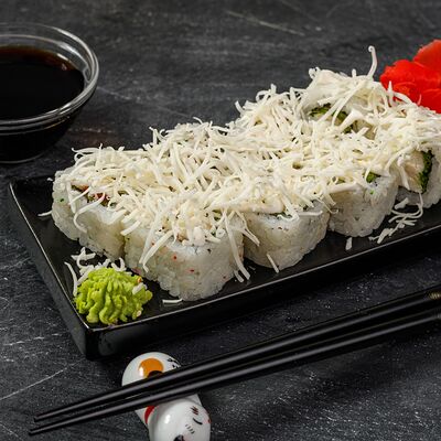 Ролл фирменный Цезарь с креветкой в Sushi Pizza Top по цене 579 ₽