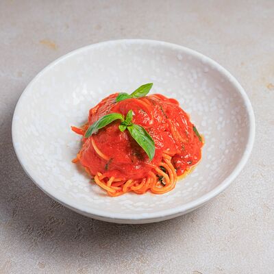 Спагетти Помодоро в Bocconcino по цене 1130 ₽