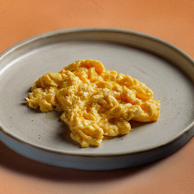 Скрембл из 3-х яиц в Maya по цене 450 ₽