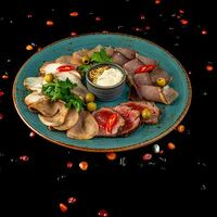 Ассорти деликатесов в Костер