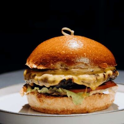 Бургер с говядиной в Cherish по цене 890 ₽