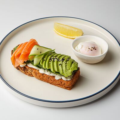 Аво тост Лосось и авокадов Avo kitchen & bar по цене 950 ₽