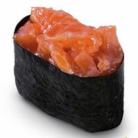 Гункан с лососем в Bistrosushi