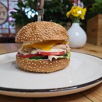 Детский бургер с куриной грудкойв Beefy Meat & Burger