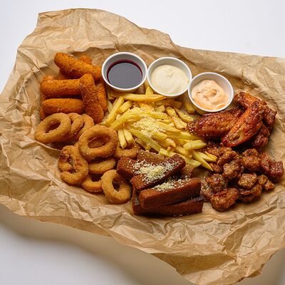 Ассорти пивное большое в Bronze lion по цене 2650 ₽