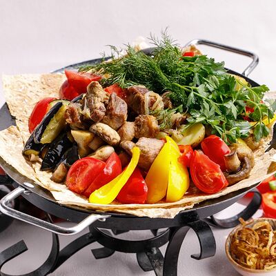 Садж со свининой в Чайхана Пахвала по цене 4400 ₽