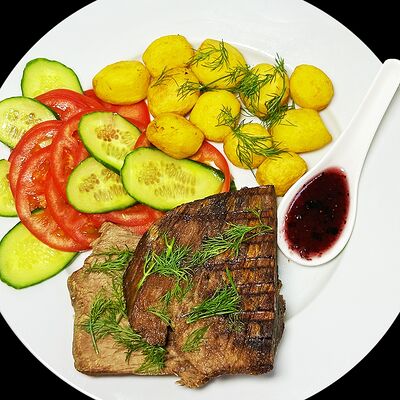 Стейк из говядины с картофелем бейби в Kuksu korea cafe по цене 3500 ₽