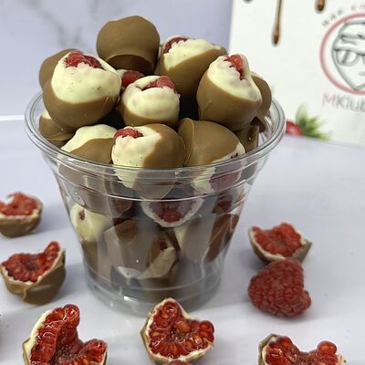 Малина в шоколаде в стаканчике в Мир клубники в шоколаде по цене 3350 ₽