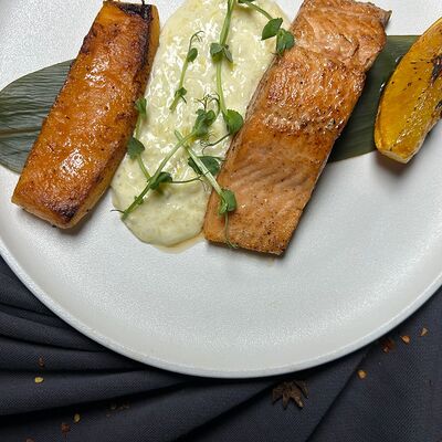 Стейк из семги в цитрусовом соусе в Tre/Quarti по цене 1390 ₽