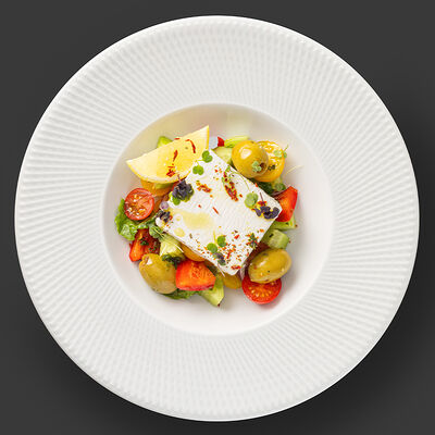 Салат греческий в Secret Kitchen по цене 770 ₽