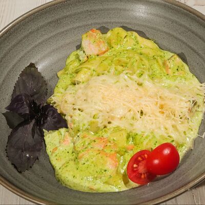 Фетучини с лососем в сливочно-шпинатном соусе в Троя по цене 840 ₽