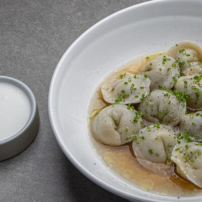 Пельмени говяжьи c куриным консоме в 321 Club by Novikov по цене 730