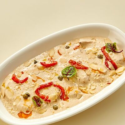 Курица под соусом тонатов Регано по цене 800 ₽