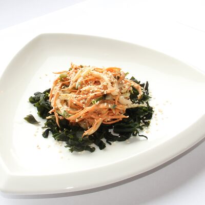 Салат с кальмаром в БамБуши по цене 245