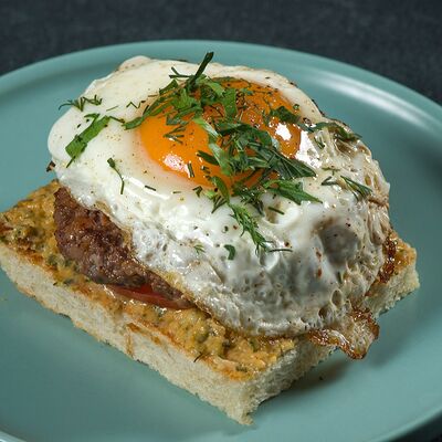 Котлета на батоне в Рюмочная Коллеги по цене 550 ₽