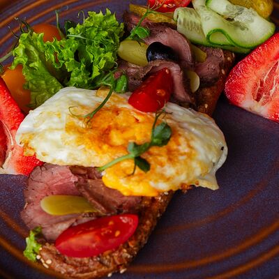 Брускетта с ростбифом в Ярды Superbar по цене 650 ₽