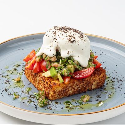 Бриошь с сёмгой и авокадо в CrepeCafe по цене 3810 ₸